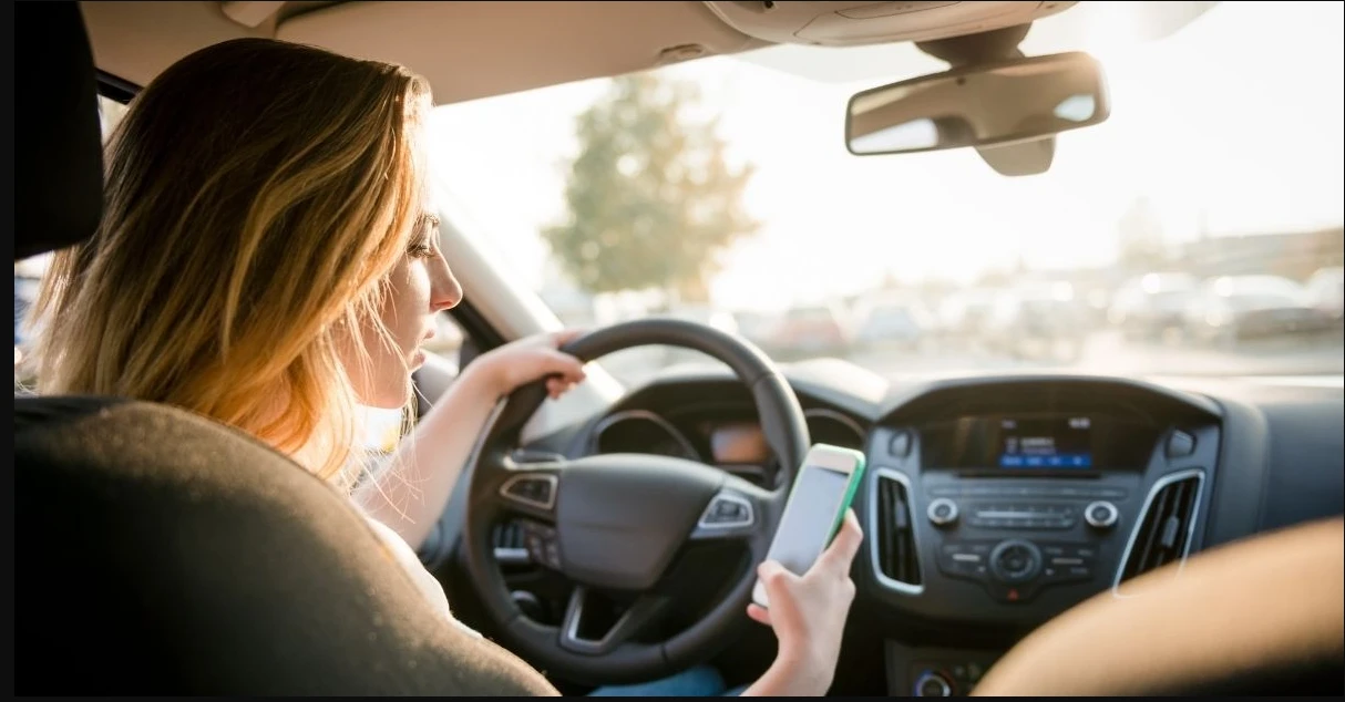 Avoiding Distracted Driving: A Lawyer's Recommendations for Safe Driving