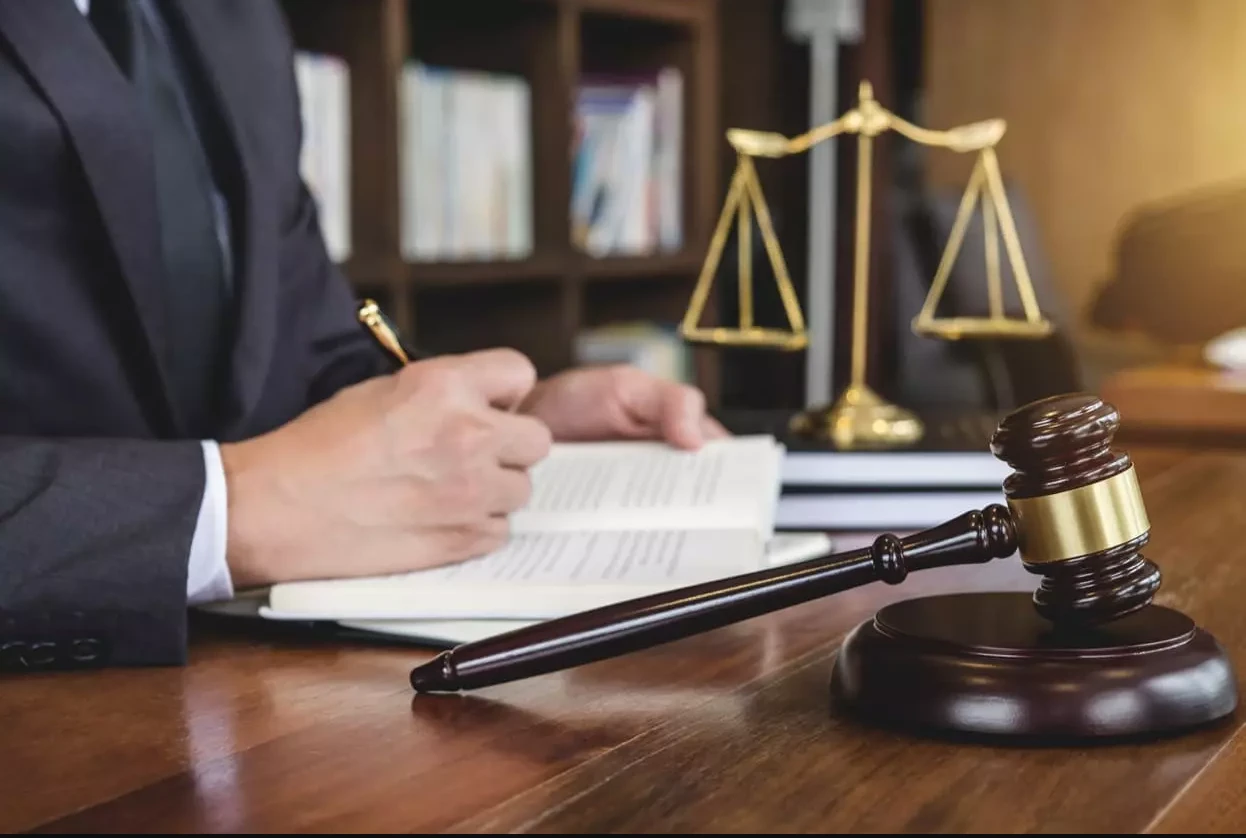 The Benefits of Hiring a Lawyer Who Will Take Your Case to Trial